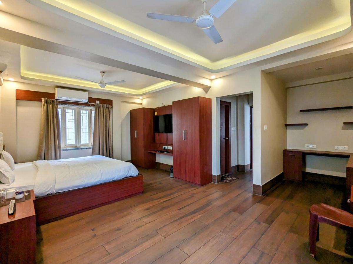 The Aster Enclave Hotel Calcutta Buitenkant foto