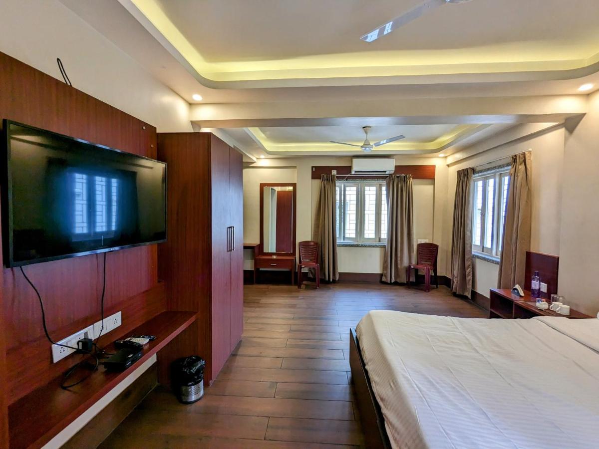 The Aster Enclave Hotel Calcutta Buitenkant foto