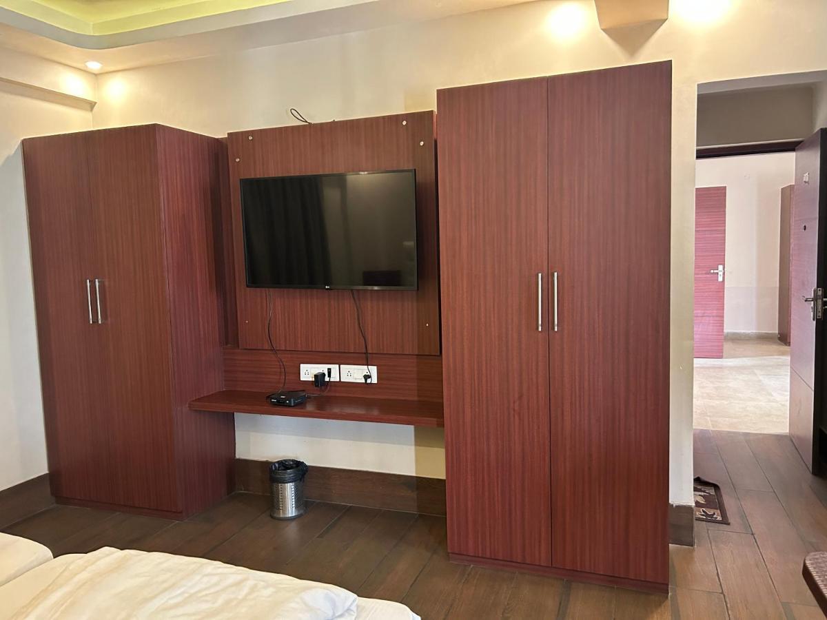 The Aster Enclave Hotel Calcutta Buitenkant foto